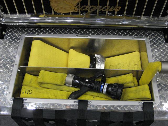 Front bumper hosewell divider